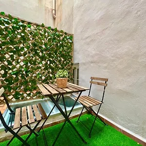 https://guadiaro-old-town-with-patio-by-ele-apartments.hotelsinnerja.org
